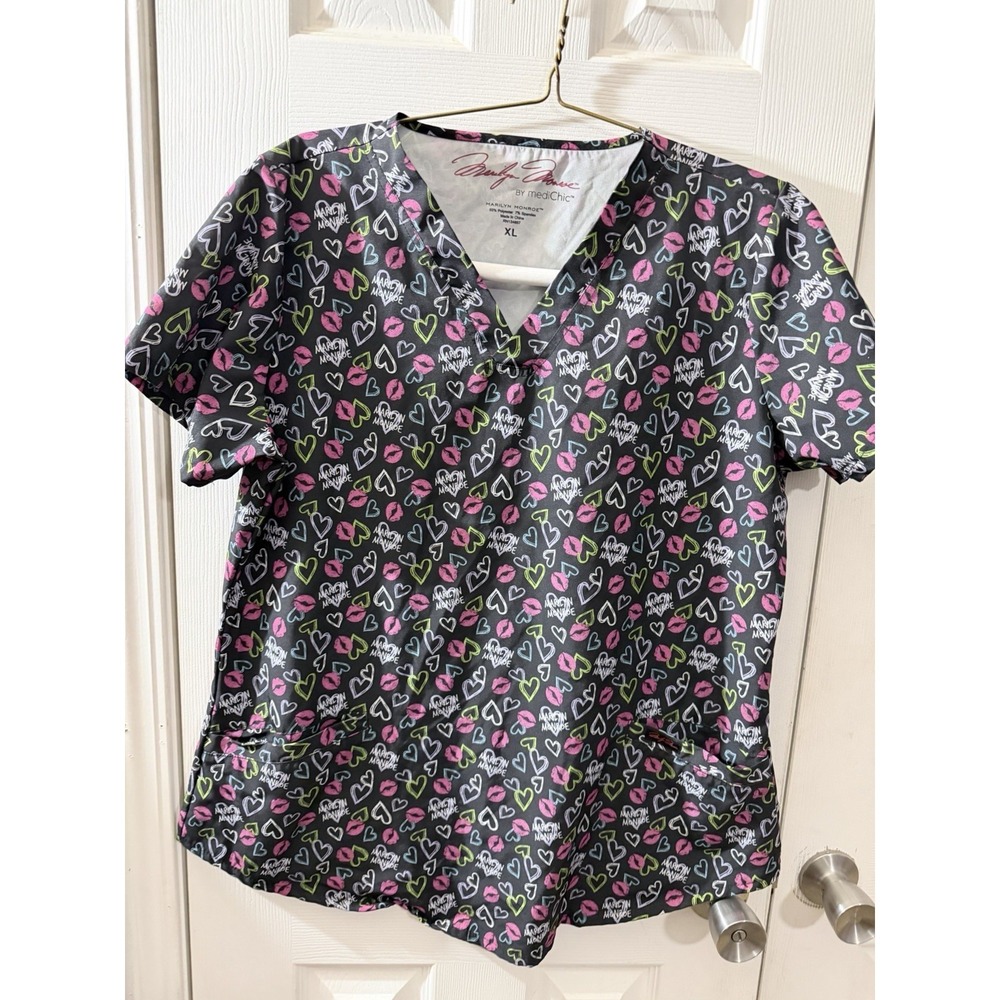 MARILYN MONROE XL SCRUB TOP SHIRT HEARTS AND KISSES‎ STRETCH